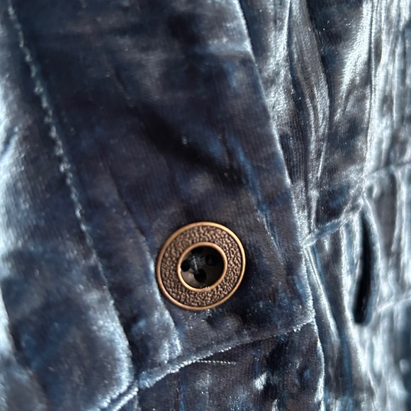 Alfred Dunner Women's Harvest Moon Crushed Velvet Button Jacket in Blue 1X - Picture 7 of 9